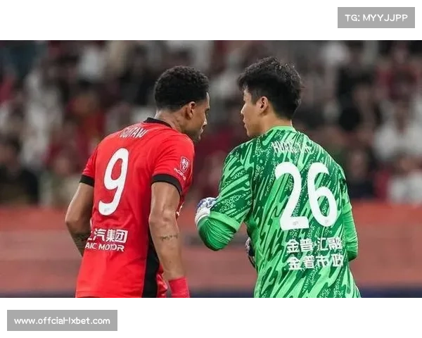 大连英博主场顽强抵抗上海海港，年轻门将黄子豪多次关键扑救